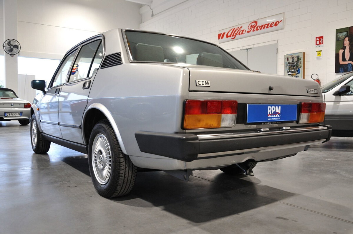 Alfa Romeo Alfetta 2.0i CEM (4)