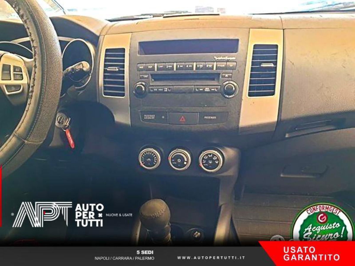 Mitsubishi Outlander 2.0 DI-D Instyle DPF 7p.ti (11)
