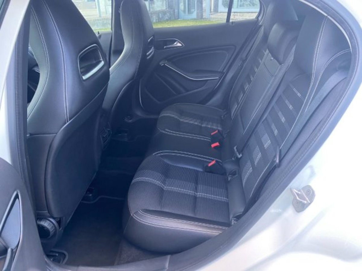 Mercedes-Benz GLA SUV 200 d Automatic 4Matic Sport (10)