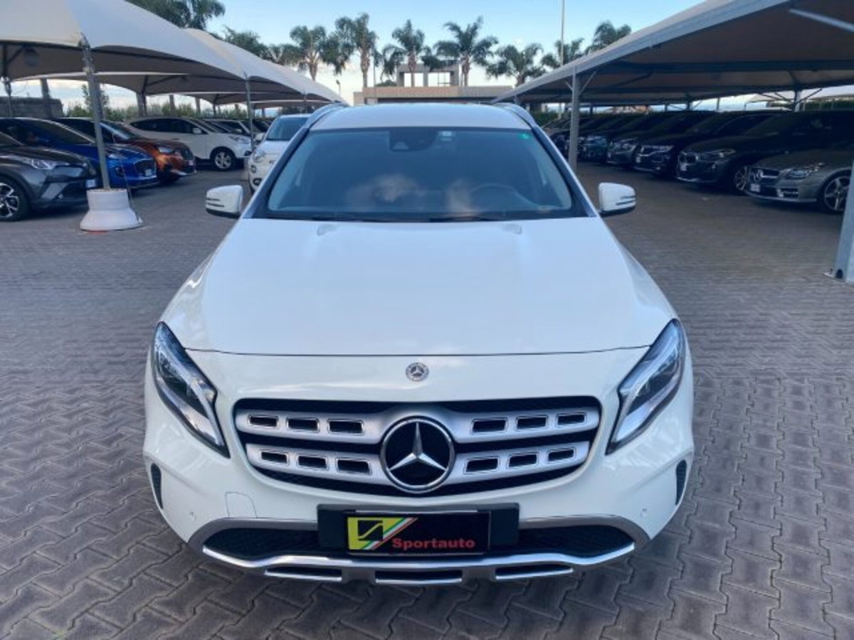 Mercedes-Benz GLA SUV 200 d Automatic 4Matic Sport (18)