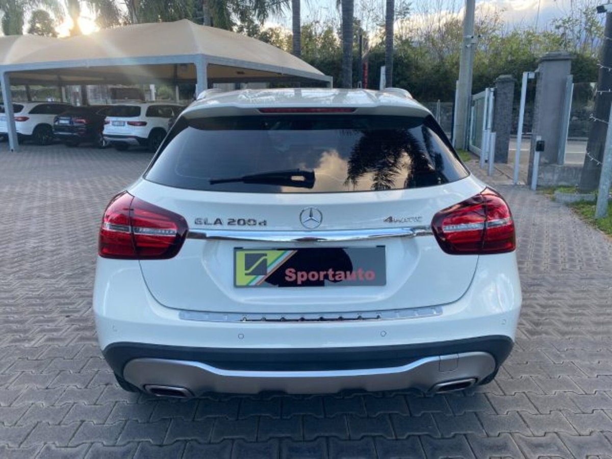Mercedes-Benz GLA SUV 200 d Automatic 4Matic Sport (19)