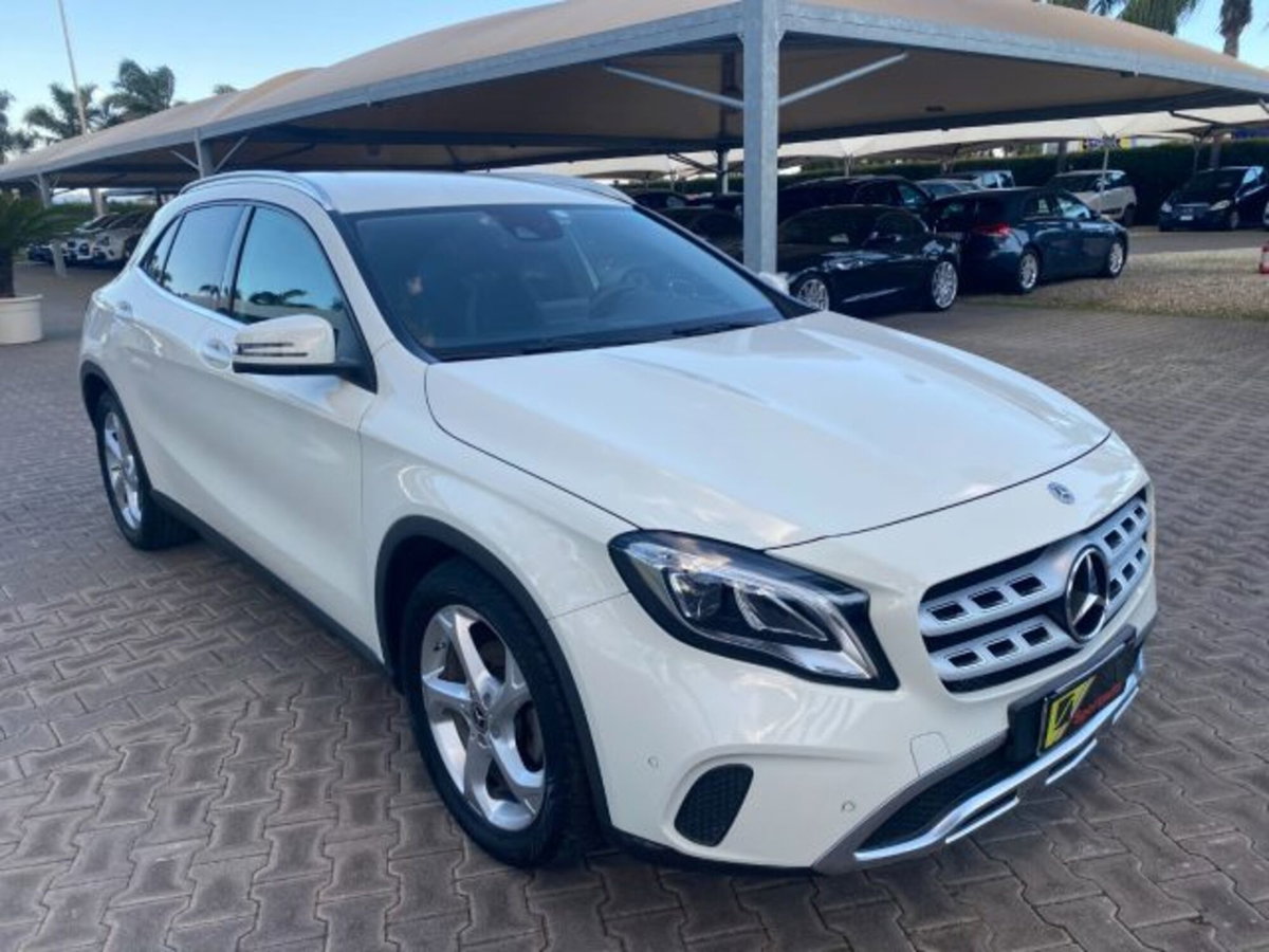 Mercedes-Benz GLA SUV 200 d Automatic 4Matic Sport (2)