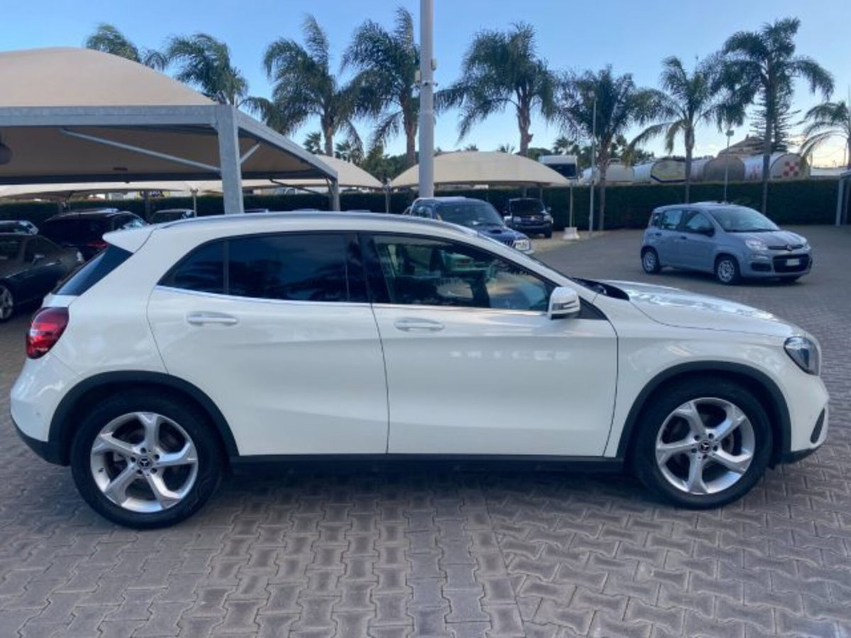 Mercedes-Benz GLA SUV 200 d Automatic 4Matic Sport (20)
