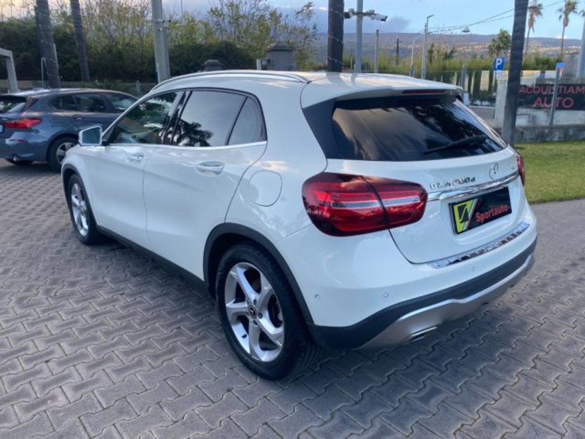 Mercedes-Benz GLA SUV 200 d Automatic 4Matic Sport (4)