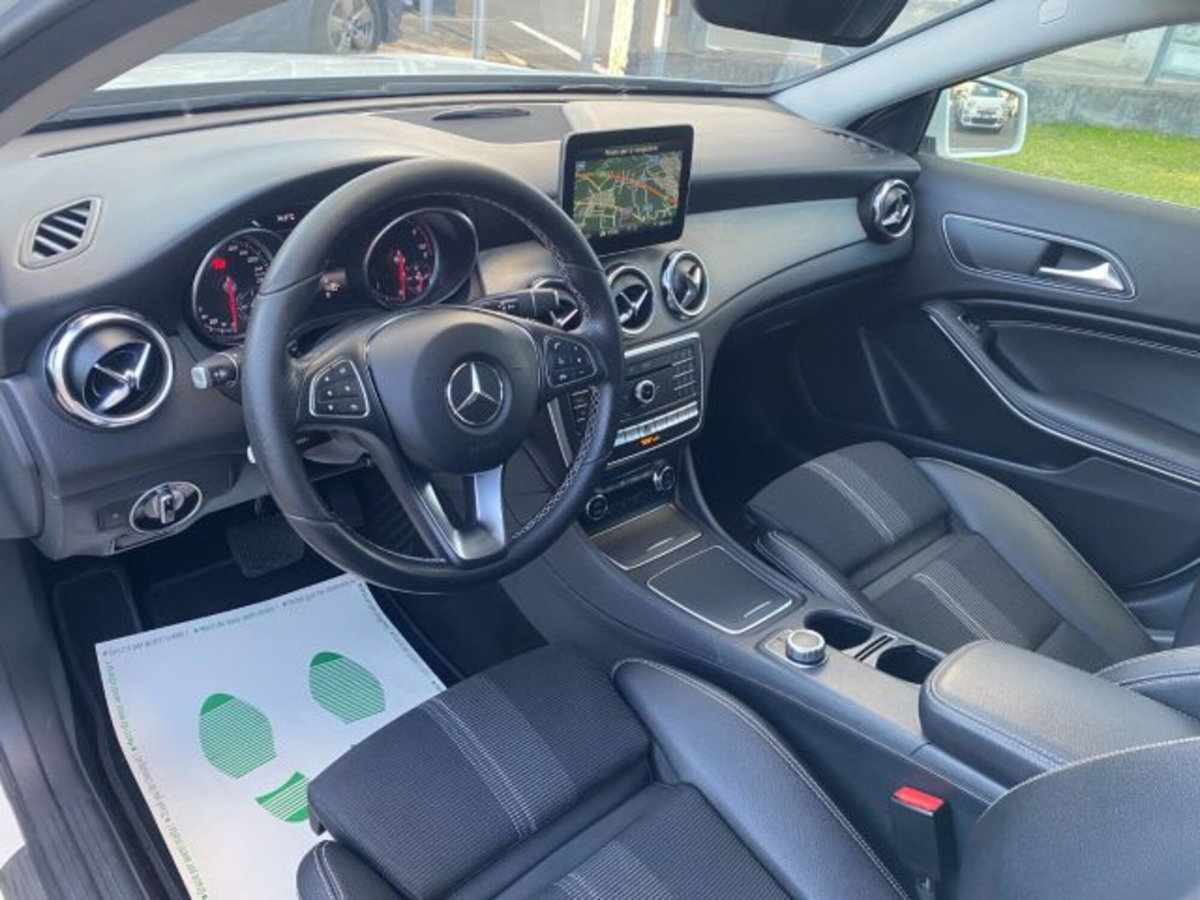 Mercedes-Benz GLA SUV 200 d Automatic 4Matic Sport (5)