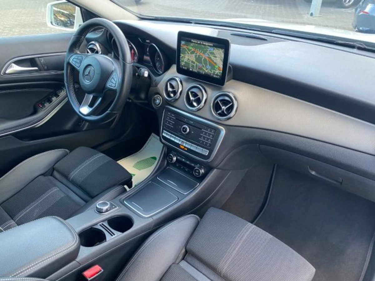Mercedes-Benz GLA SUV 200 d Automatic 4Matic Sport (9)