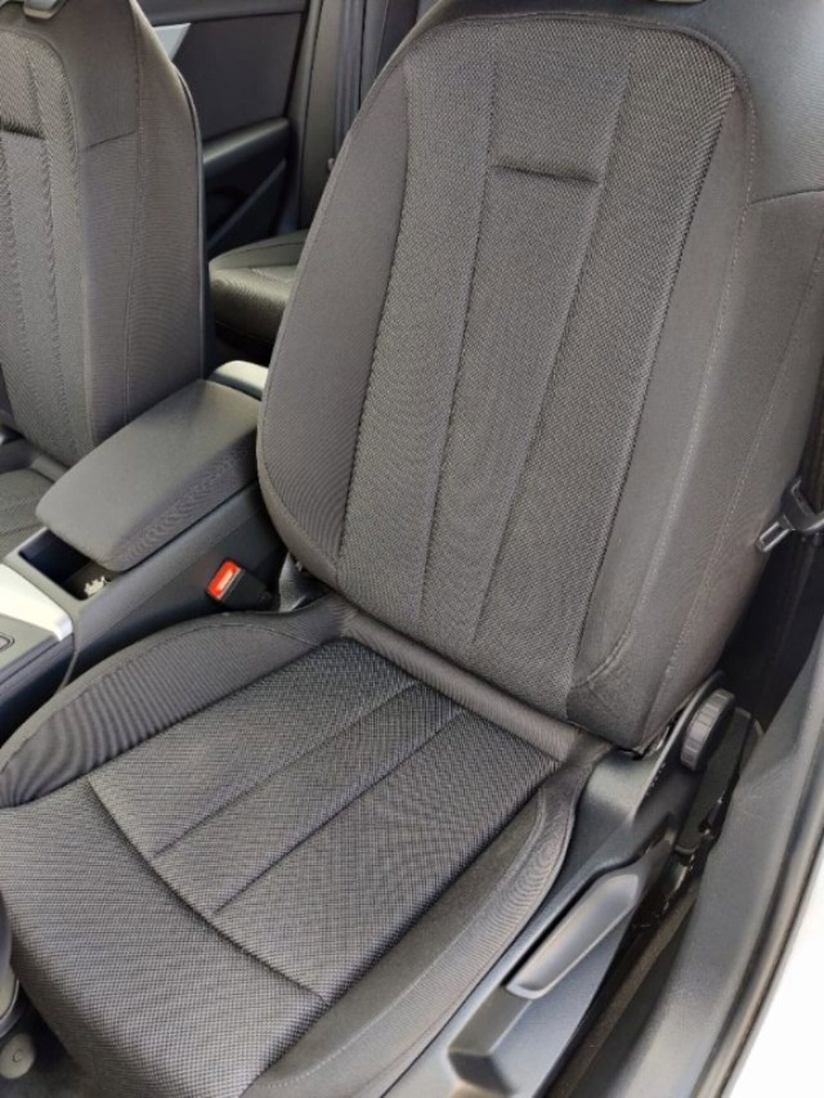 Audi A4 Avant 30 TDI/136 CV S tronic Business Advanced (19)