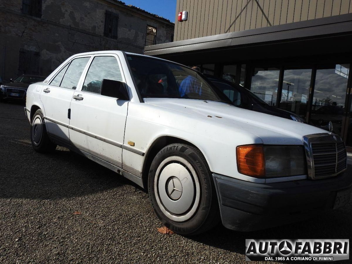 Mercedes-Benz 190 2.6 E (12)