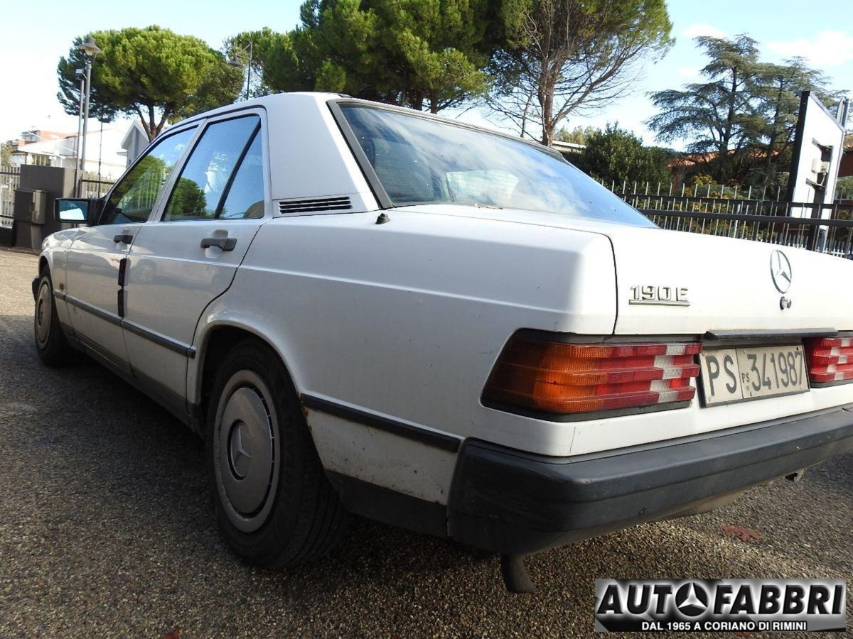 Mercedes-Benz 190 2.6 E (2)