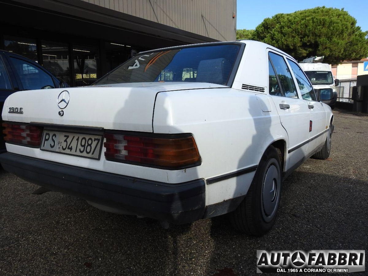 Mercedes-Benz 190 2.6 E (3)