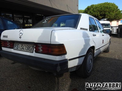 Mercedes-Benz 190 2.6 E (3)