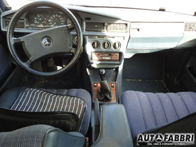 Mercedes-Benz 190 2.6 E (9)