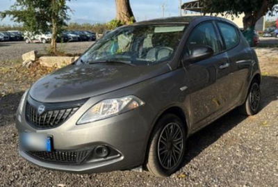 Lancia Ypsilon 1.0 FireFly 5 porte S&S Hybrid Silver Plus usata