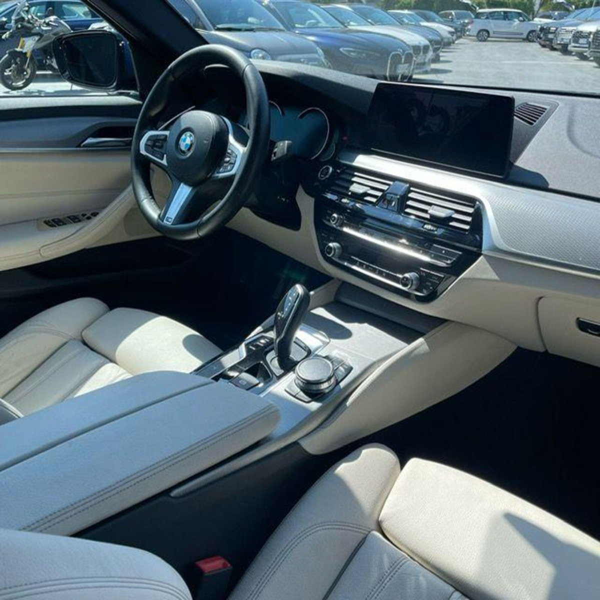 BMW Serie 5 520d Msport (10)