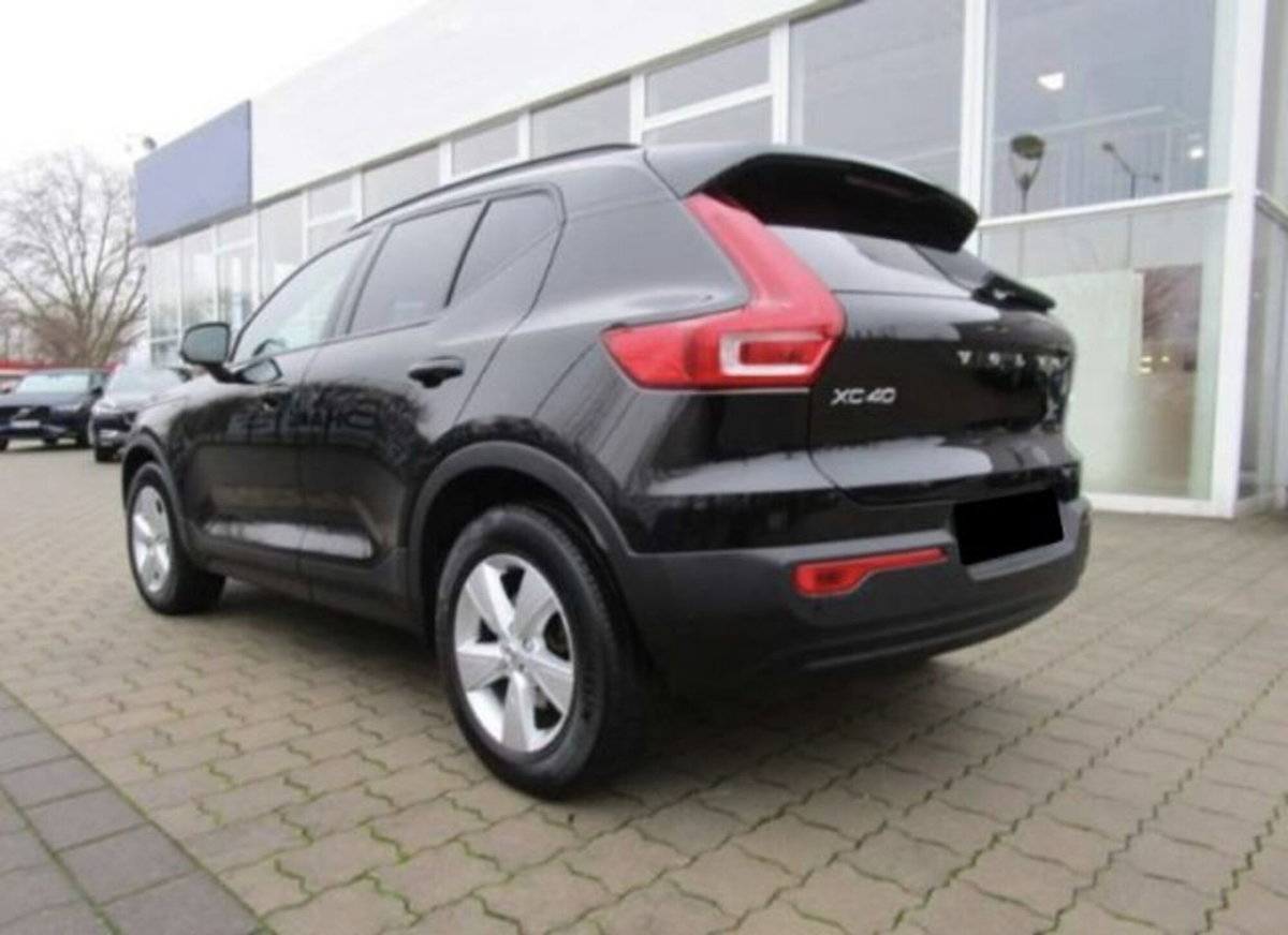 Volvo XC40 B3 automatico Essential (2)