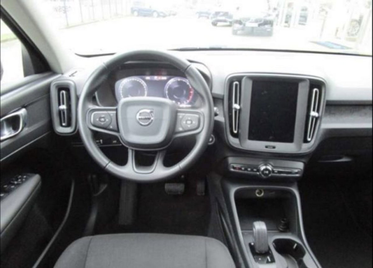 Volvo XC40 B3 automatico Essential (8)