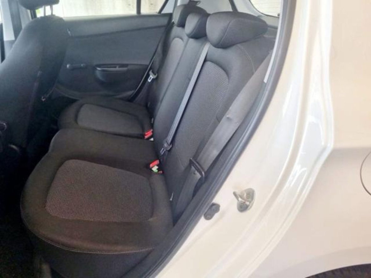 Hyundai i20 1.2 5p. Sound Edition (8)