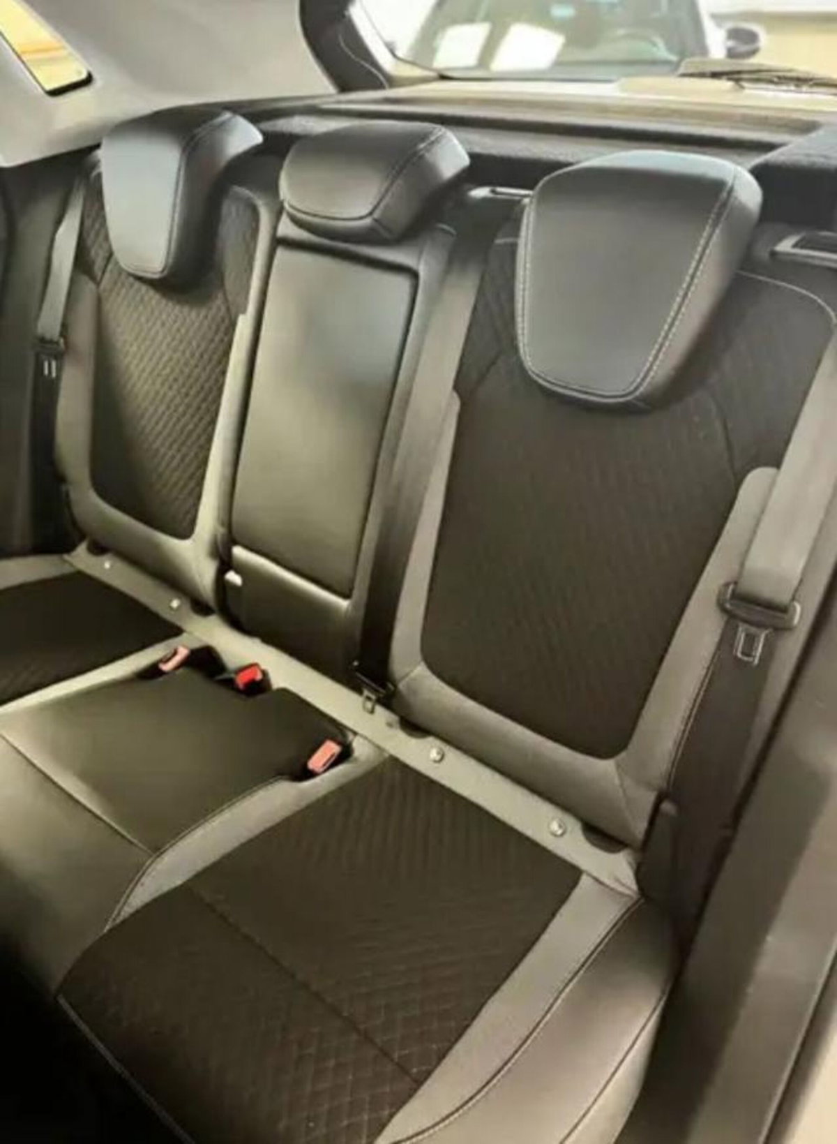 Opel Grandland X 1.6 Hybrid Plug-in aut. FWD (9)