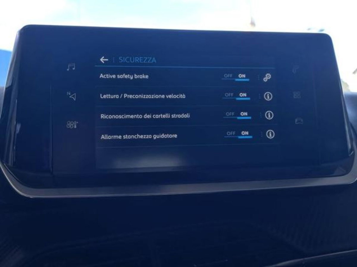 Peugeot 2008 PureTech 130 S&S EAT8 Active Pack (13)