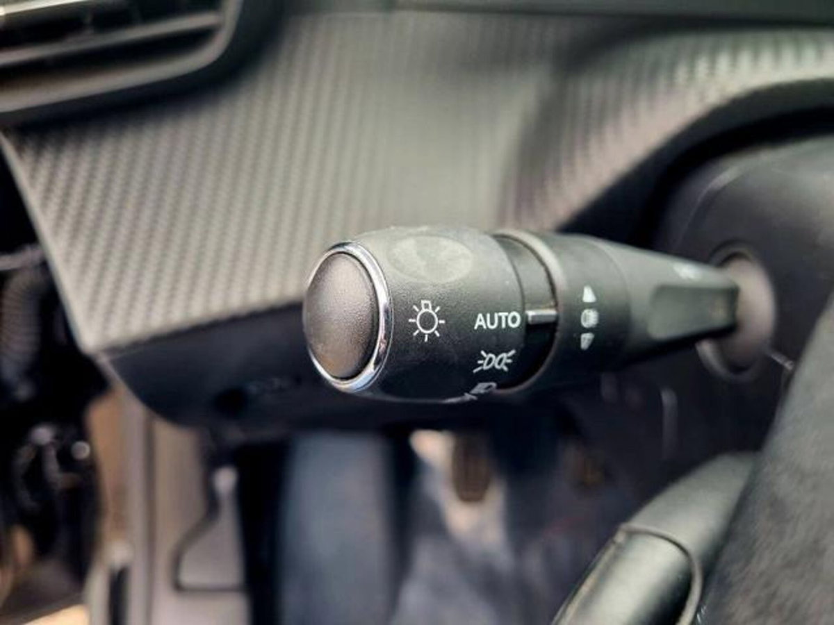 Peugeot 208 PureTech 100 Stop&Start EAT8 5 porte Allure Navi Pack (12)
