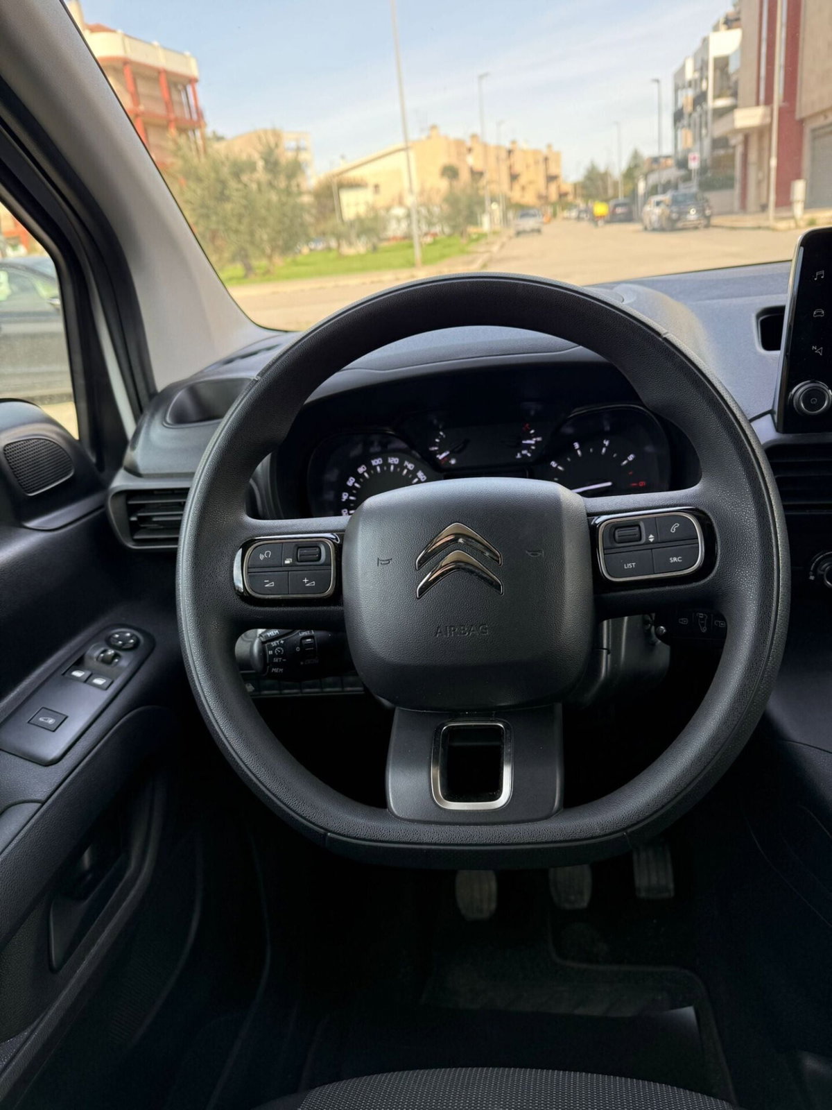 Citroen Berlingo BlueHDi 100 M Feel (16)