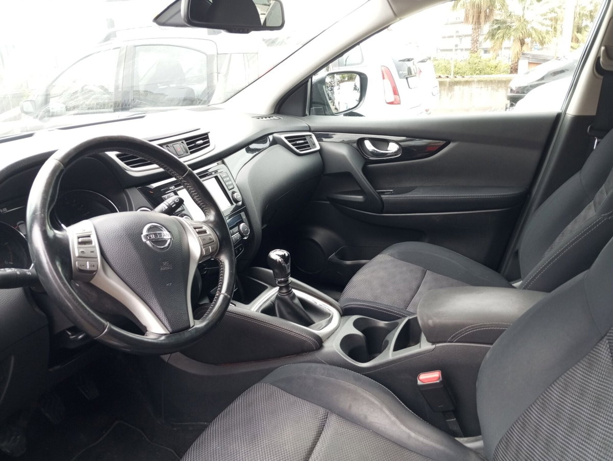 Nissan Qashqai 1.5 dCi Tekna (13)