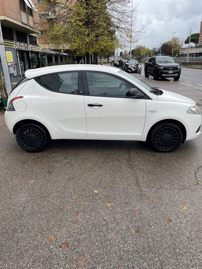 Lancia Ypsilon 1.2 69 CV 5 porte GPL Ecochic Elefantino Blu (4)