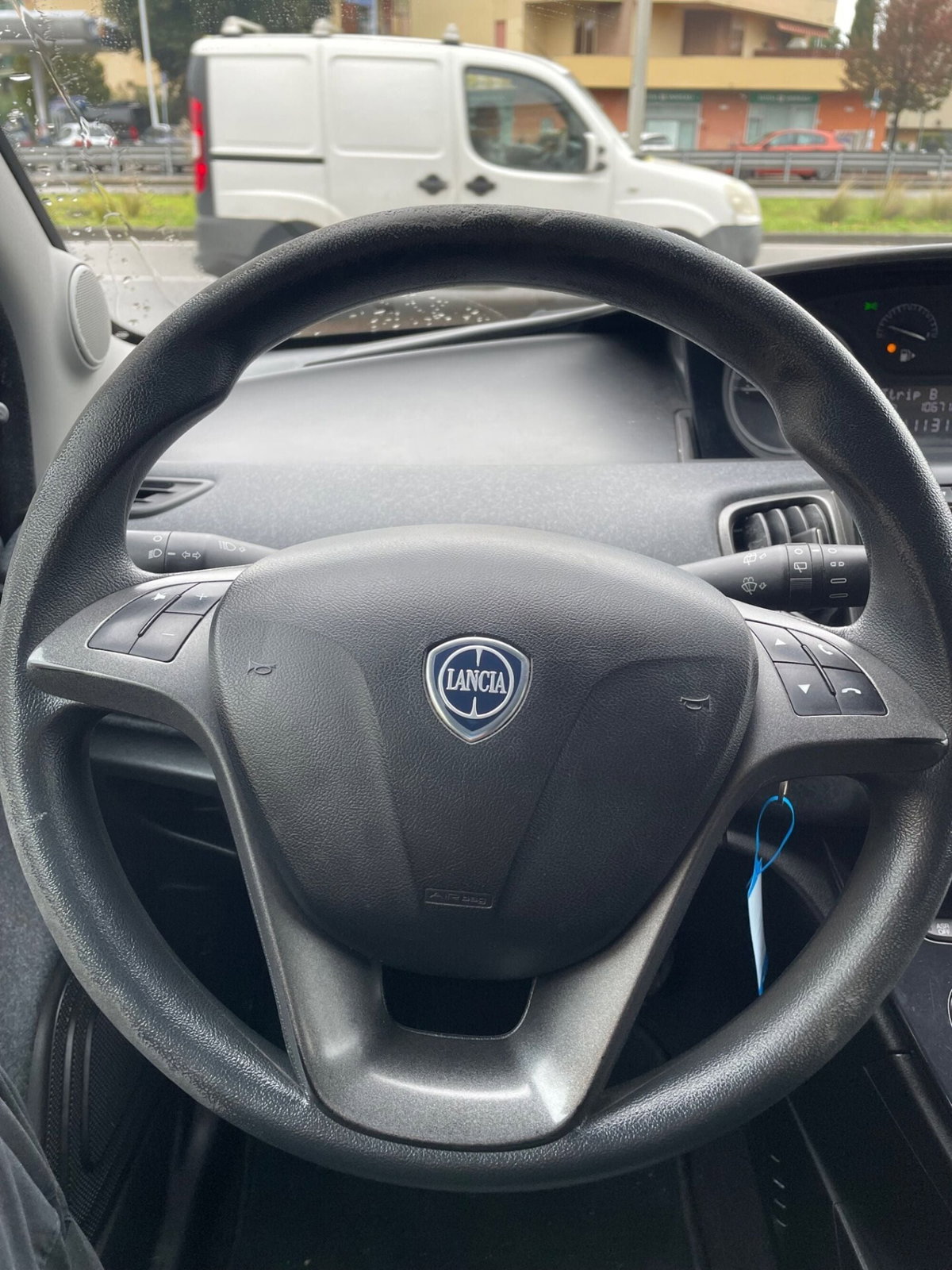 Lancia Ypsilon 1.2 69 CV 5 porte GPL Ecochic Elefantino Blu (6)
