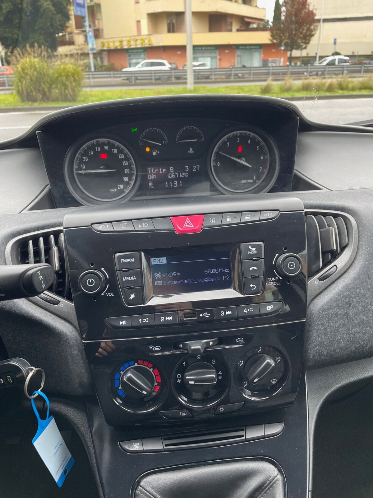 Lancia Ypsilon 1.2 69 CV 5 porte GPL Ecochic Elefantino Blu (7)