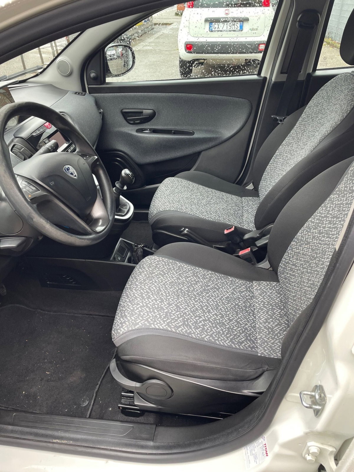 Lancia Ypsilon 1.2 69 CV 5 porte GPL Ecochic Elefantino Blu (9)