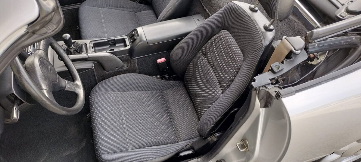 Mazda MX-5 1.6i 16V cat (10)