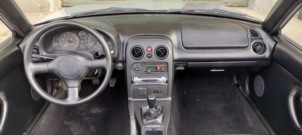 Mazda MX-5 1.6i 16V cat (11)