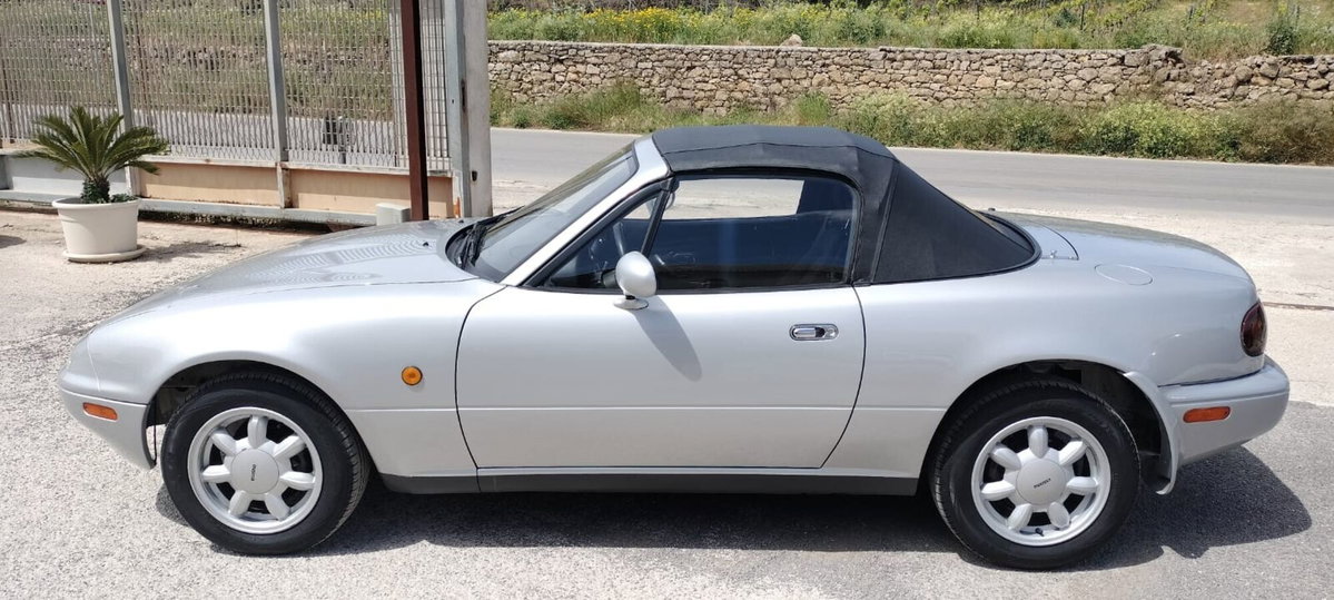 Mazda MX-5 1.6i 16V cat (2)