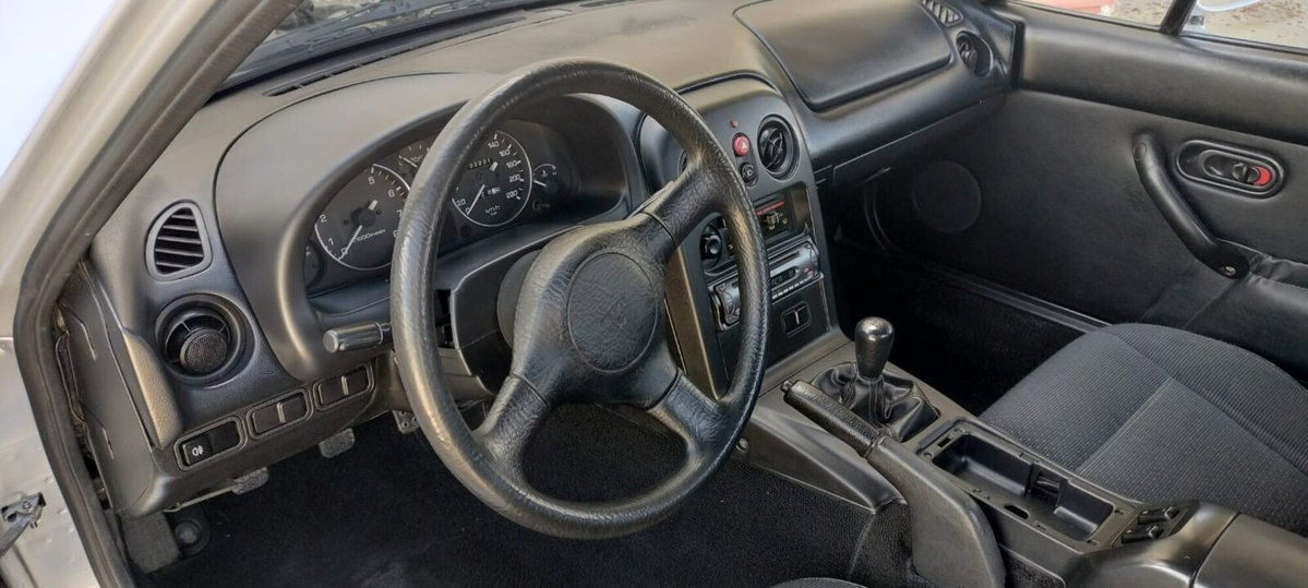 Mazda MX-5 1.6i 16V cat (9)
