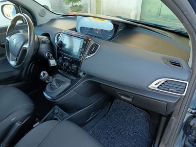 Lancia Ypsilon 1.0 FireFly 5 porte S&S Hybrid Ecochic Gold (15)