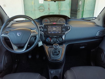 Lancia Ypsilon 1.0 FireFly 5 porte S&S Hybrid Ecochic Gold (4)