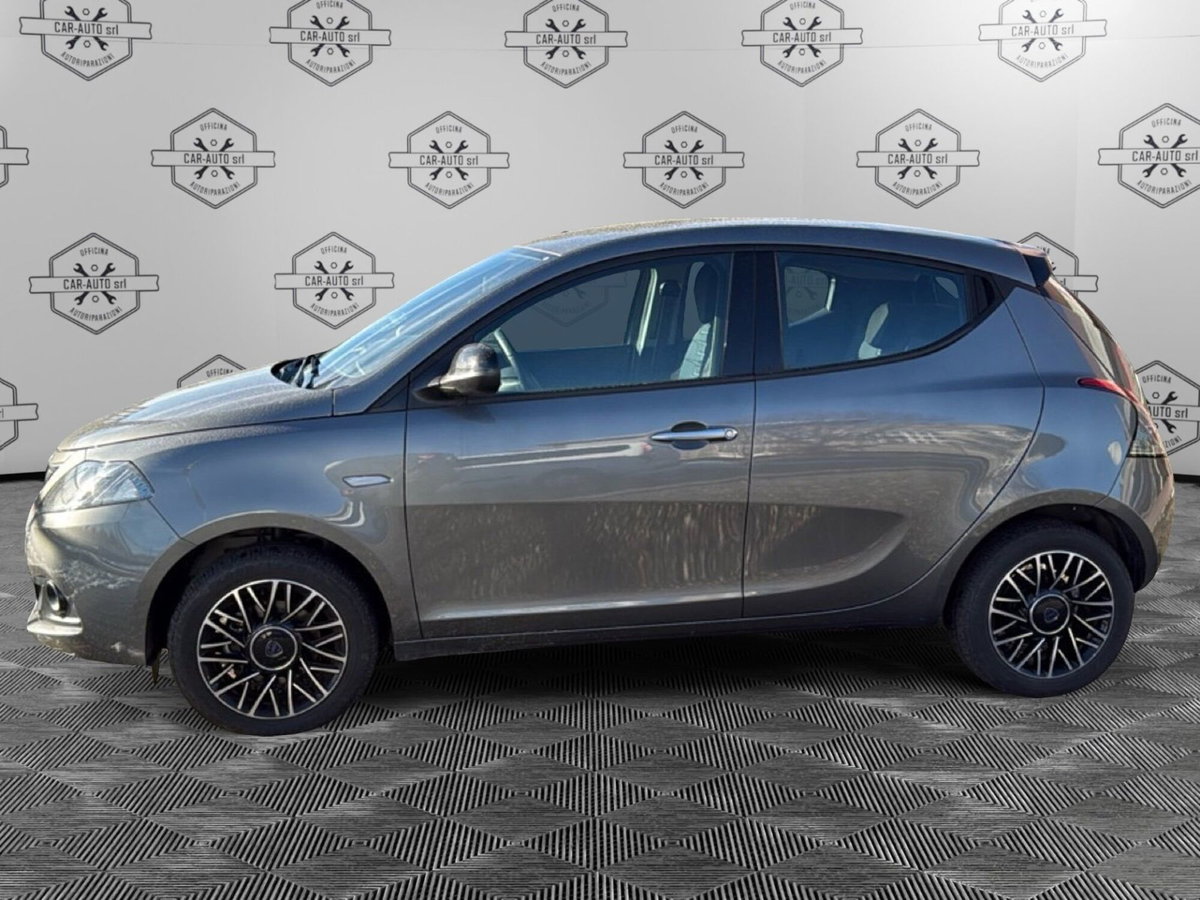Lancia Ypsilon 1.0 FireFly 5 porte S&S Hybrid Ecochic UnYca (2)