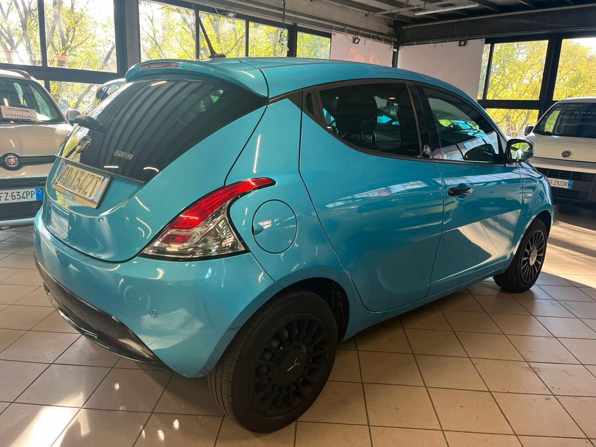 Lancia Ypsilon 1.0 FireFly 5 porte S&S Hybrid Ecochic Gold (11)