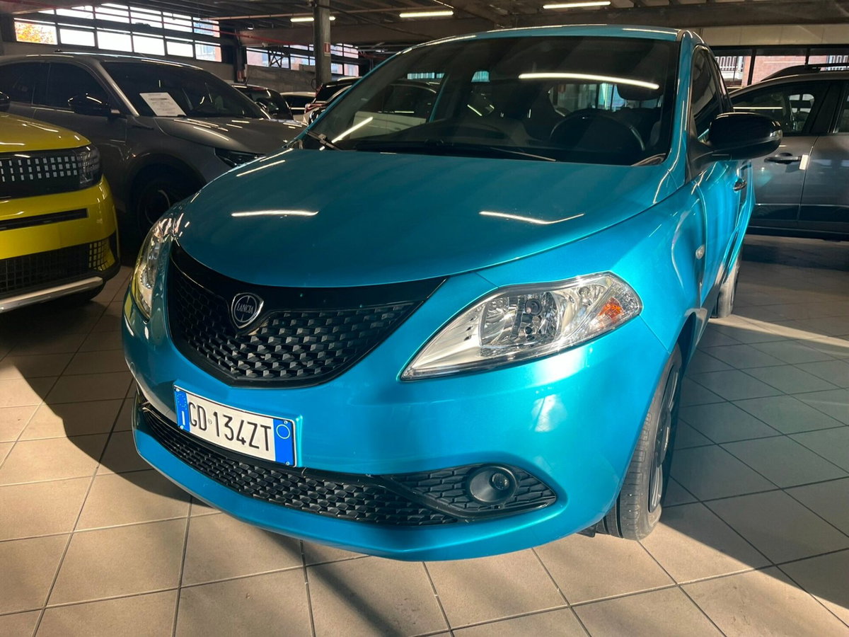 Lancia Ypsilon 1.0 FireFly 5 porte S&S Hybrid Ecochic Gold (2)