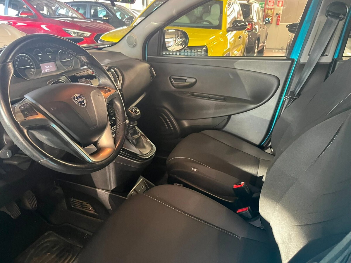 Lancia Ypsilon 1.0 FireFly 5 porte S&S Hybrid Ecochic Gold (3)