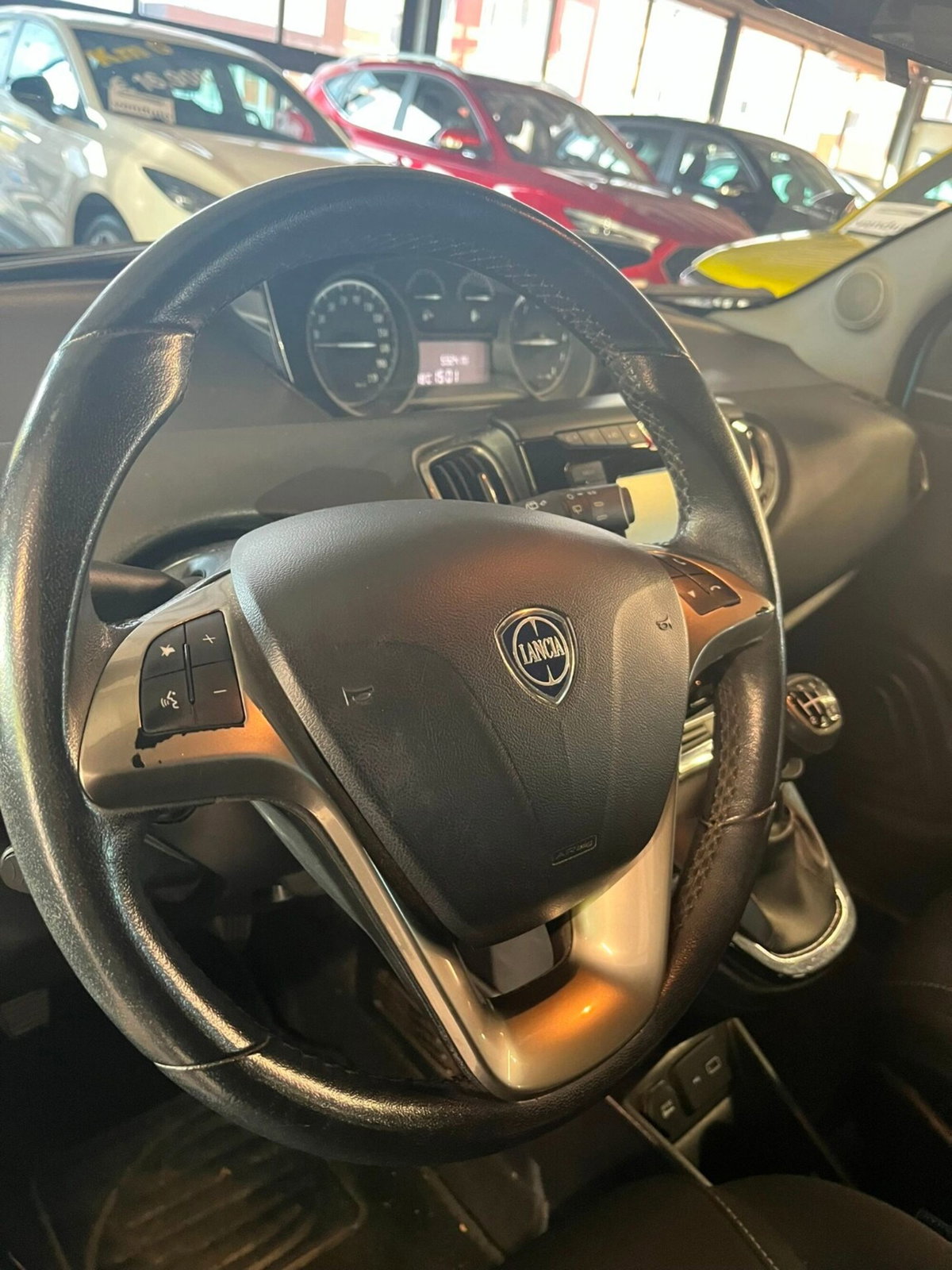 Lancia Ypsilon 1.0 FireFly 5 porte S&S Hybrid Ecochic Gold (4)