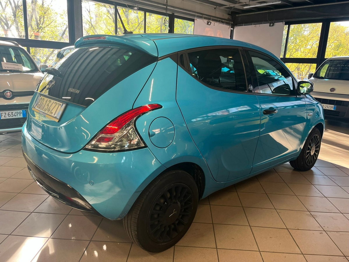 Lancia Ypsilon 1.0 FireFly 5 porte S&S Hybrid Ecochic Gold (9)