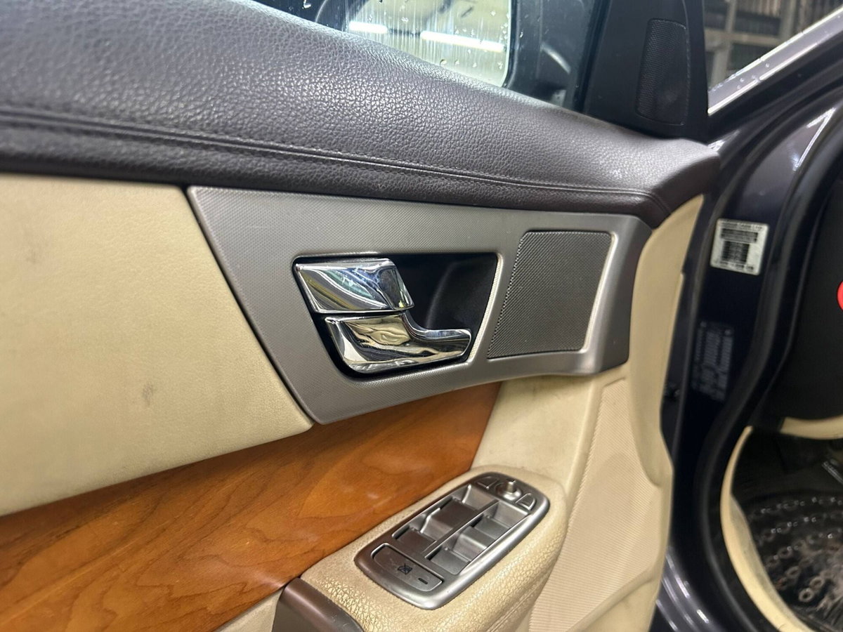 Jaguar XF 3.0 D V6 Premium Luxury (11)