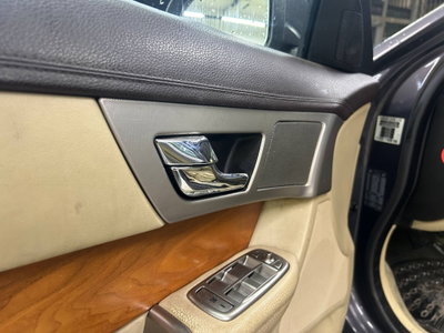 Jaguar XF 3.0 D V6 Premium Luxury (11)
