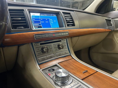 Jaguar XF 3.0 D V6 Premium Luxury (16)