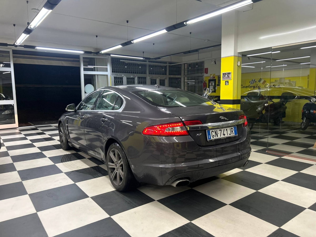 Jaguar XF 3.0 D V6 Premium Luxury (4)