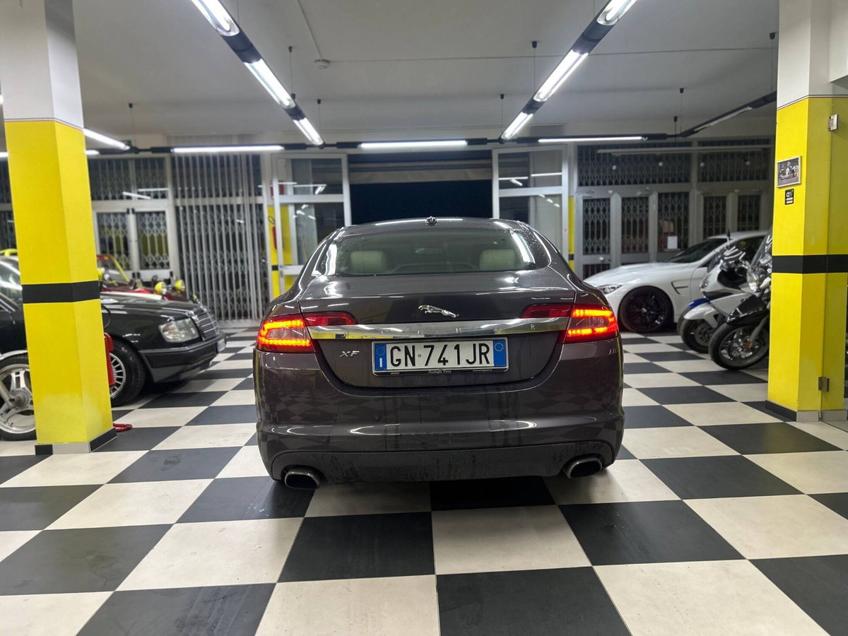 Jaguar XF 3.0 D V6 Premium Luxury (5)
