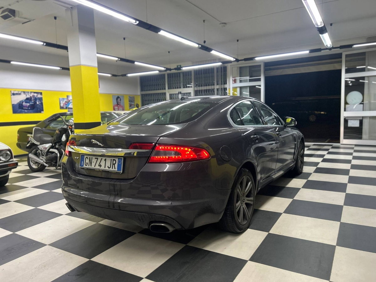 Jaguar XF 3.0 D V6 Premium Luxury (6)