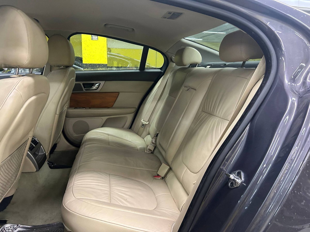 Jaguar XF 3.0 D V6 Premium Luxury (8)