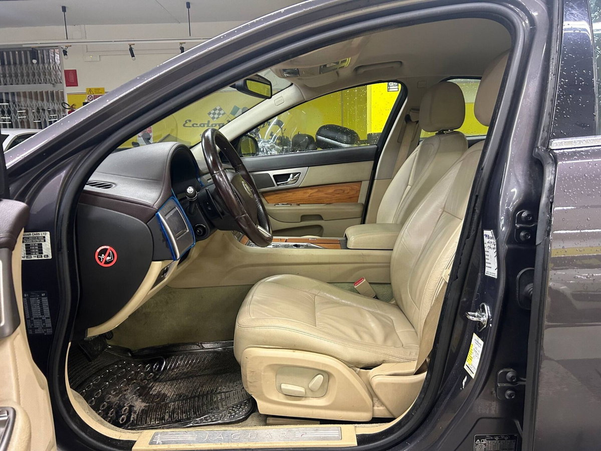Jaguar XF 3.0 D V6 Premium Luxury (9)